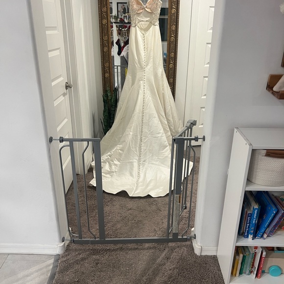 Allure Bridals wedding dress fit and flare satin mermaid style Ivory 4 - Picture 17 of 17